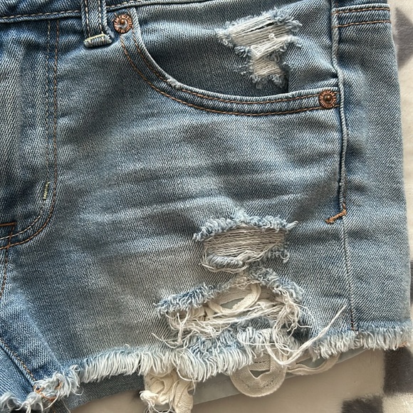 American Eagle Jean Shorts with Lace Pocket Detail - Picture 4 of 6
